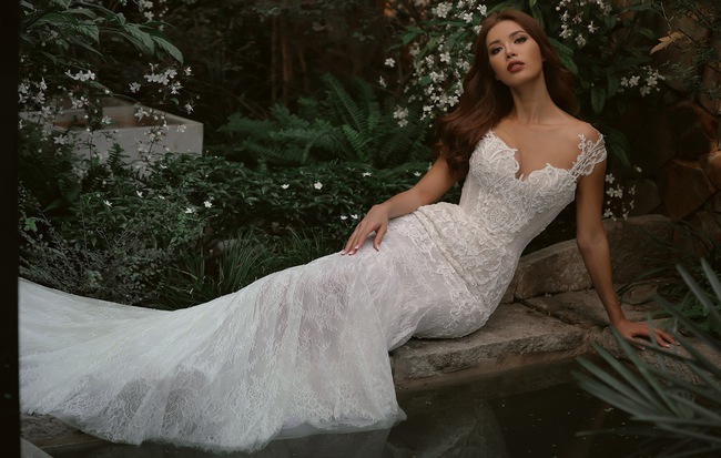 Chân dài Minh Tú khoe body nuột nà "đốt mắt" qua bộ ảnh váy cưới của NTK Chung Thanh Phong