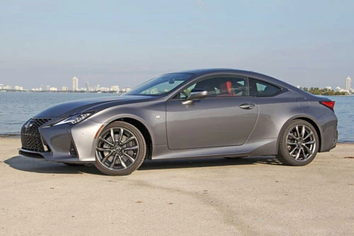 8. Lexus RC 300 (giá: 41.145-48.885 USD).