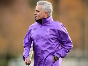 Mourinho nhận "trái đắng" ngay sau khi trở thành HLV Tottenham