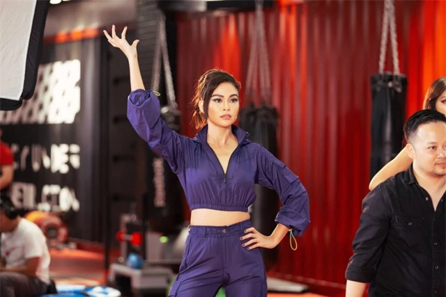 H’Hen Niê trở lại tập 8 “Tôi là Hoa hậu Hoàn vũ Việt Nam 2019” với mái tóc ấn tượng - Ảnh 2.
