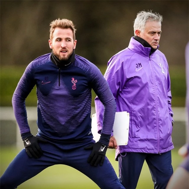 Mourinho nhận trái đắng ngay sau khi trở thành HLV Tottenham - Ảnh 2.