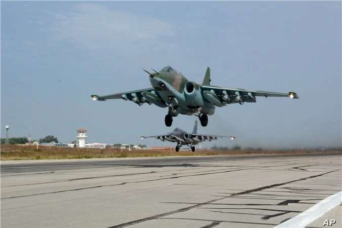 Su-25 san sang doi bom neu luc luong quan canh Nga bi tan cong-Hinh-12