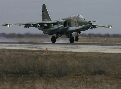 Su-25 san sang doi bom neu luc luong quan canh Nga bi tan cong-Hinh-4