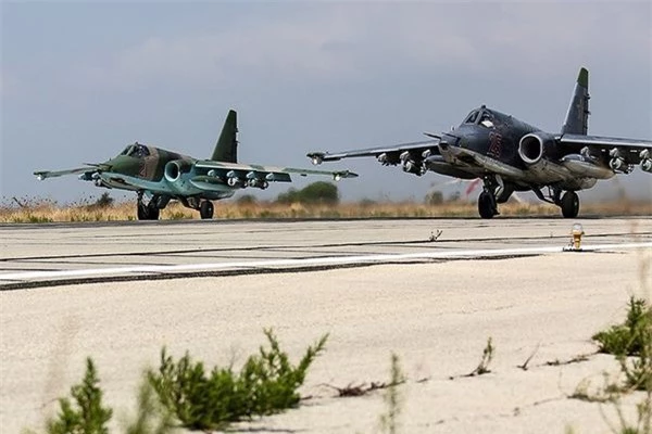 Su-25 san sang doi bom neu luc luong quan canh Nga bi tan cong-Hinh-7