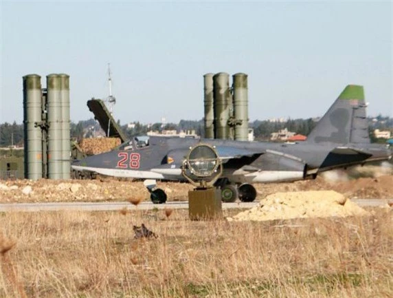 Su-25 san sang doi bom neu luc luong quan canh Nga bi tan cong-Hinh-9