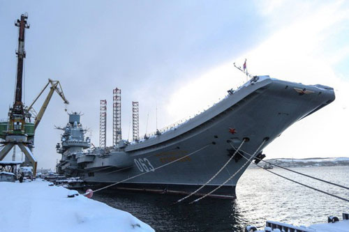 Phi công Su-33, Su-25UTG Nga buộc phải tập luyện trên tàu sân bay cũ hỏng?