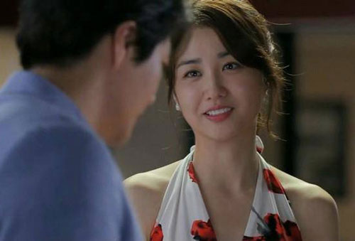 Mở quà cưới của mẹ, anh khóc ngất rồi đòi hủy hôn