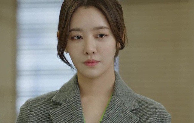 Vợ sững sờ khi nghe con gái 4 tuổi nũng nịu với bé trai cùng lớp "Anh hư quá", ngờ đâu kẻ thứ 3 lại gần ngay trước mắt và quá thủ đoạn