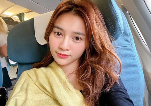 Đủ cung bậc nhan sắc khi mỹ nhân Việt để mặt mộc đi máy bay