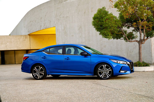 Nissan trình làng xe sedan đẹp mê ly, giá ‘mềm’