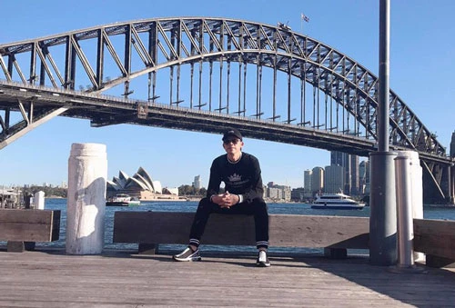 Trên trang cá nhân, Hoài Linh chia sẻ hình ảnh trong chuyến du lịch tại Australia. 