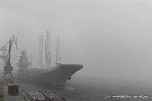 Hiện tại tàu sân bay duy nhất của hải quân Nga (còn gọi là tuần dương hạm hạng nặng) Đô đốc Kuznetsov vẫn đang nằm tại nhà máy sửa chữa tàu biển ở Murmansk.