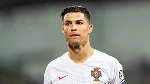 Ronaldo luôn bị đồng đội tại M.U chê kém tài Messi