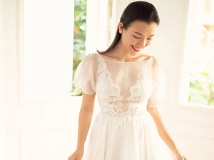Á hậu Hoàng Oanh tung loạt ảnh thử váy cưới nhưng gương mặt cô dâu lại gây chú ý vì điều này