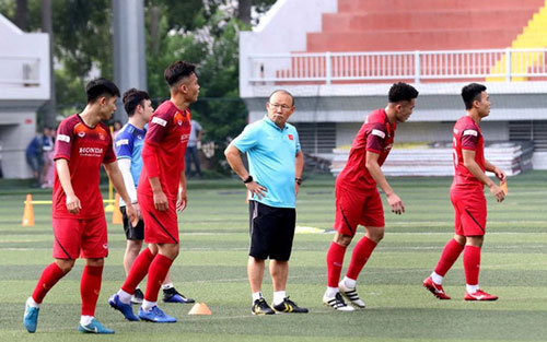 SEA Games 30: Mặt sân nhân tạo, nỗi lo của HLV Park Hang Seo