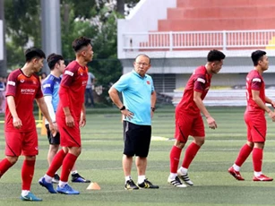 SEA Games 30: Mặt sân nhân tạo, nỗi lo của HLV Park Hang Seo