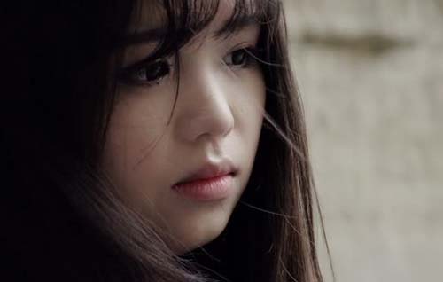 Nửa đêm nghe tiếng động lạ, tôi với tay bật điện và chết điếng khi thấy mẹ chồng đang loay hoay tìm cách mở két sắt