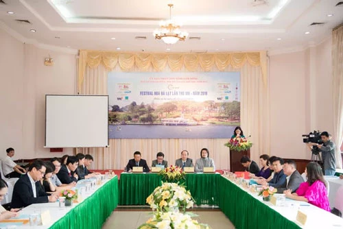 Toàn cảnh buổi họp báo sáng 22/11 tại Hà Nội.