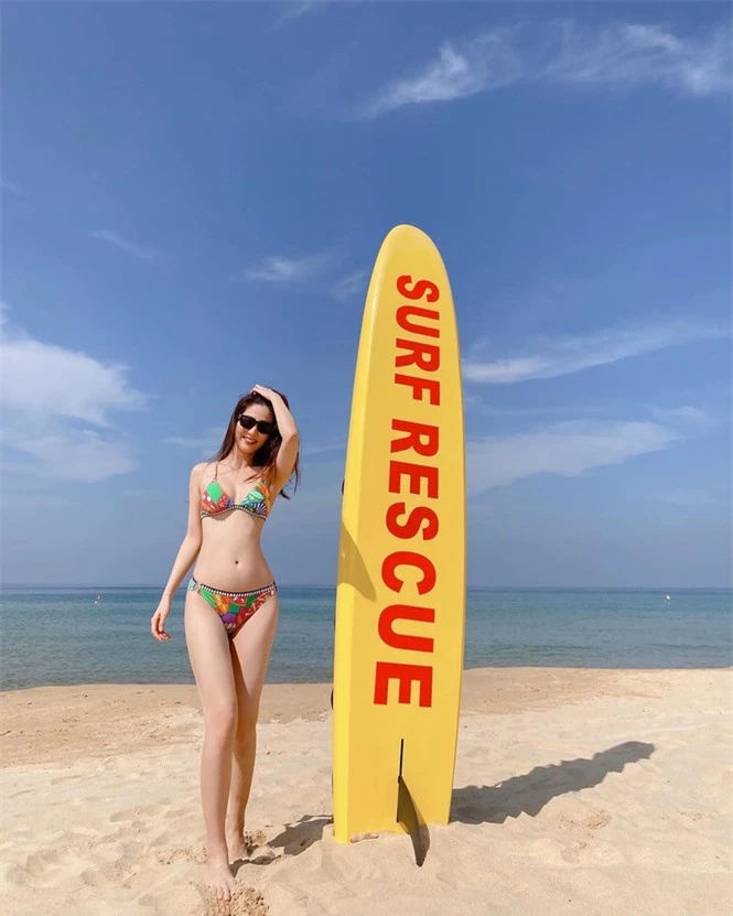 Diễm My 9x ‘thiêu đốt’ bãi biển Phú Quốc với bikini hai mảnh rực rỡ - ảnh 2