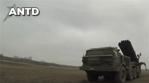 Houthi dung phao phan luc BM-27 na mua dan lam dong minh My khiep via-Hinh-3