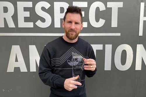 Messi đoạt danh hiệu Tiền đạo xuất sắc nhất năm 2019. Ảnh: ESPN