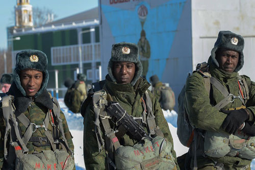 "Khan hiếm" đàn ông, Nga có dễ dãi tuyển người nước ngoài vào quân đội?