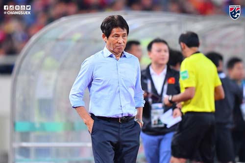 Chuyên gia Anh: 'HLV Thái Lan quá bảo thủ ở trận gặp Việt Nam'