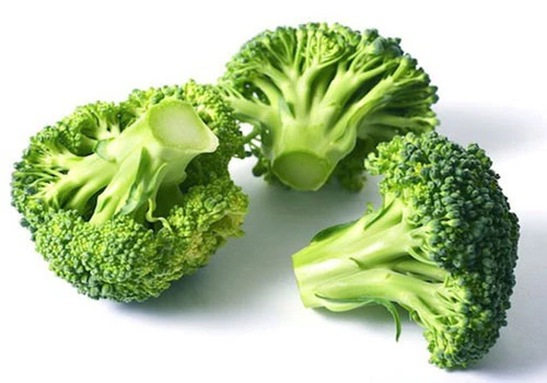 Hãy chắc chắn rằng bữa ăn của bạn có ít nhất 1-2 loại rau xanh như rau bina, bông cải xanh và cải xoăn. Ảnh: Internet