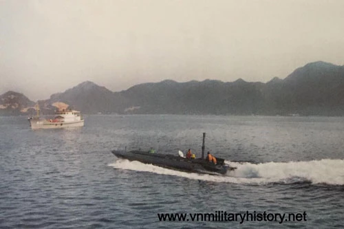 Loại tàu bán ngầm được Việt Nam mua của Triều Tiên từ những năm 1990 này từng được Hải quân Việt Nam sử dụng để làm phương tiện huấn luyện cho thuỷ thủ tàu ngầm và làm phương tiện chở đặc công người nhái áp sát mục tiêu trên biển. Nguồn ảnh: VNmilitary.