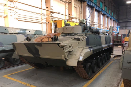 BMP-3 là dòng xe chiến đấu bộ binh được Liên Xô phát triển trong quá khứ nối tiếp sự thành công của dòng BMP-1 và BMP-2 tiền nhiệm. Hiện tại trên thị trường vũ khí, đây là một trong những loại xe chiến đấu bộ binh đắt hàng bậc nhất. Nguồn ành: Rumil.