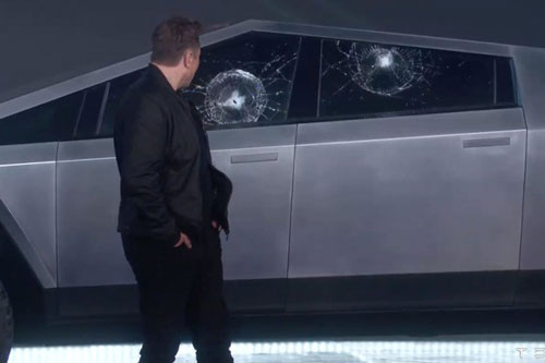 Xe bán tải chống đạn của Tesla nứt kính ngay ngày ra mắt