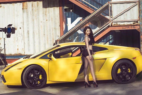 Hot girl Linh Miu nóng bỏng bên Lamborghini Gallardo.