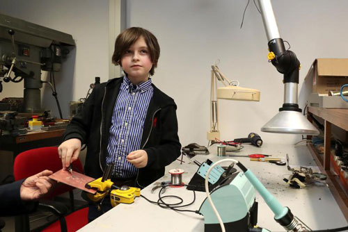 Cậu bé 9 tuổi sở hữu IQ cực ‘khủng’, sắp tốt nghiệp đại học