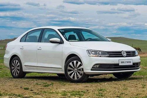 6. Volkswagen Sagitar (doanh số: 36.015 chiếc).