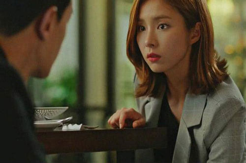 Gói ghém kỉ vật của người chồng đã mất, tôi rụng rời tay chân khi hộp bí mật vừa mở