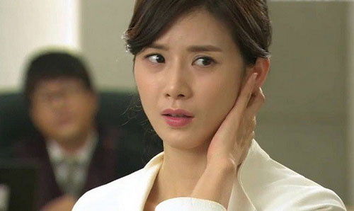 Về ra mắt nhà bạn trai, cả họ xúm vào yêu cầu cô gái phải làm một việc khiến nàng nghe xong chỉ biết 'xách dép mà chạy'