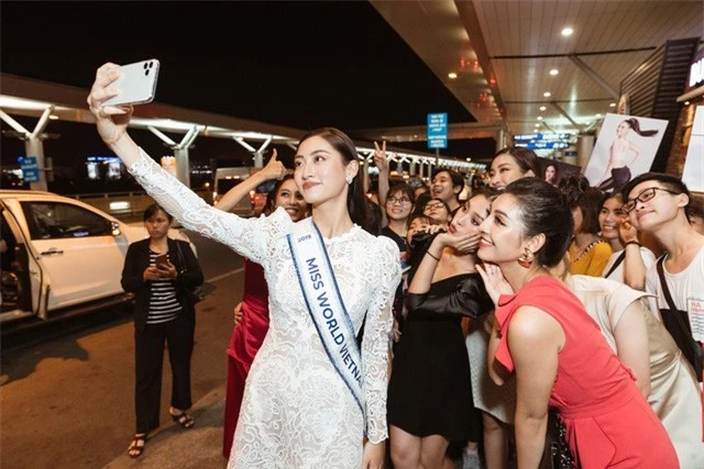 Hoa hậu Lương Thùy Linh chính thức lên đường sang Anh dự thi Miss World 2019 - Ảnh 10.