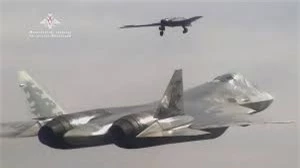 Hoan thien dong co kem, Su-57 Nga van chua thoat khoi cai bong Su-35-Hinh-4