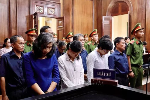 Tuyên phạt Hứa Thị Phấn 20 năm tù