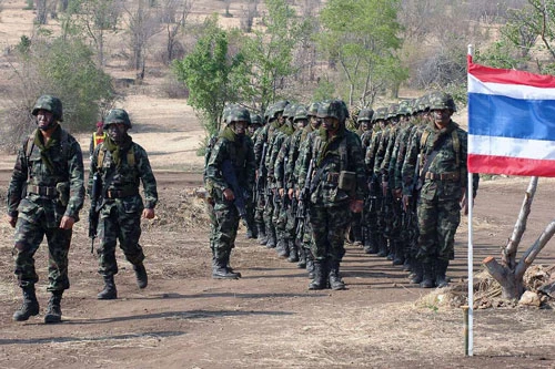 Lực lượng Vũ trang Hoàng gia Thái Lan là tên gọi chính thức của Quân đội Hoàng gia Thái Lan là một trong những lực lượng quân sự lâu đời nhất và cũng là lực lượng hùng mạnh nhất khu vực Đông Nam Á hiện nay, có mối quan hệ mật thiết với nước Mỹ. Nguồn ảnh: Wiki