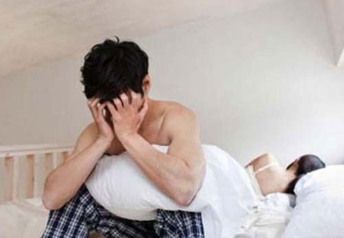 Đêm tân hôn, nhìn hình xăm quen trên lưng vợ, tôi đau đớn nhưng đành chôn chặt bí mật