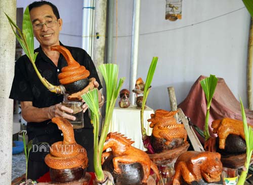 Lão nông Cà Mau mê dừa bonsai 12 con giáp khiến ai cũng trầm trồ