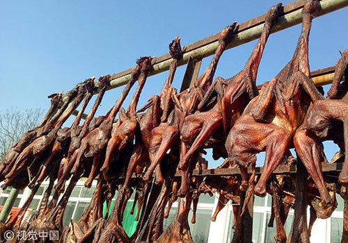 Hết hồn với món gà hong gió được chế biến vô cùng tàn nhẫn