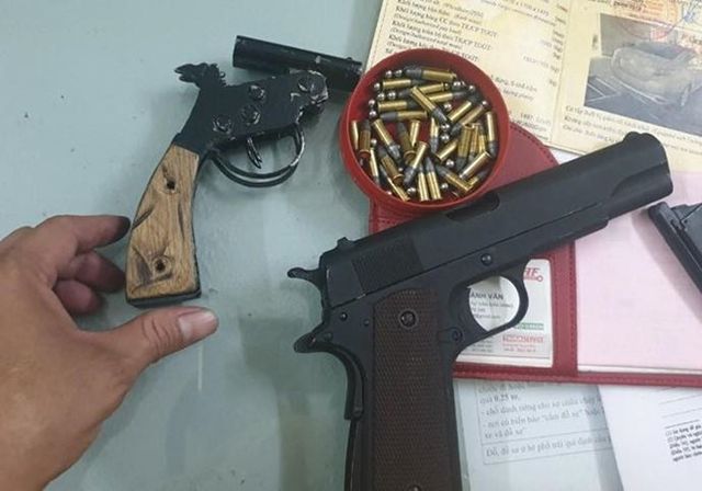 Quán cà phê ở Sài Gòn náo loạn vì 3 thanh niên dùng súng giải quyết mâu thuẫn