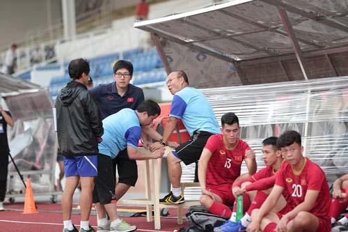 ĐT Việt Nam gặp sự cố vì chủ nhà Philippines tắc trách?