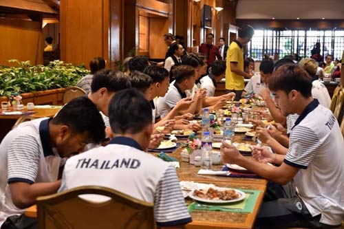 U22 Thái Lan thiếu đồ ăn, nước uống ở SEA Games 30