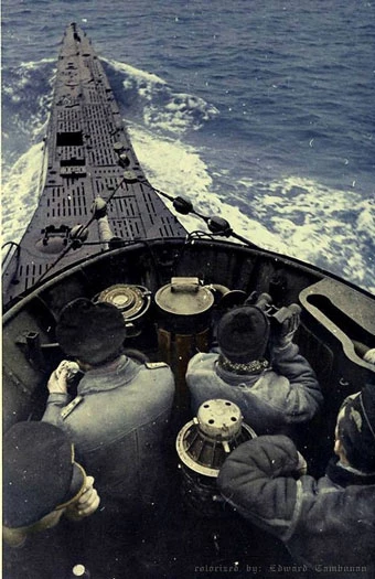 Trong vòng khoảng 100 năm nay, cách thức hoạt động của tàu ngầm về cơ bản là không có gì khác biệt. Tàu ngầm sẽ được trang bị hai động cơ bao gồm động cơ diesel để hoạt động khi nổi và động cơ điện để hoạt động khi lặn do khi lặn, động cơ diesel không còn không khí để hoạt động. Nguồn ảnh: Edward.