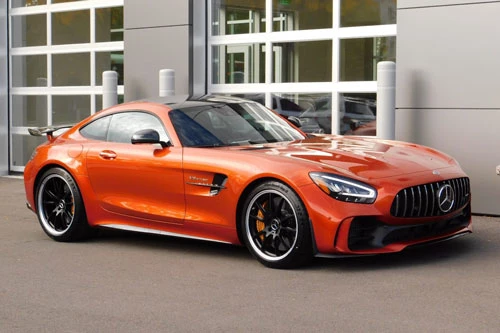 =1. Mercedes-Benz AMG GT (8,4/10 điểm).