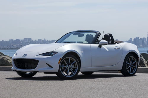 =8. Mazda MX-5 Miata (8/10 điểm).