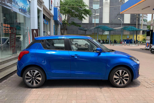 Giá xe Suzuki Swift bất ngờ giảm rất mạnh, quyết đấu Hyundai Grand i10, VinFast Fadil